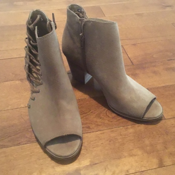 Lucky Brand Hartlee Ankle Boots - Picture 3 of 4